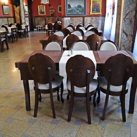 Noclegi Przy Restauracji Klemens Szczebrzeszyn Exterior photo